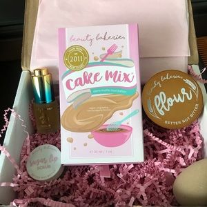 🎂Beauty Bakerie🎂 Demi Matte Foundation